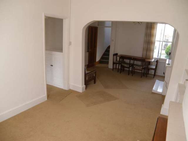  Image of 3 bedroom Terraced house to rent in Donnington Gardens Reading RG1 at Reading, RG1 5LZ