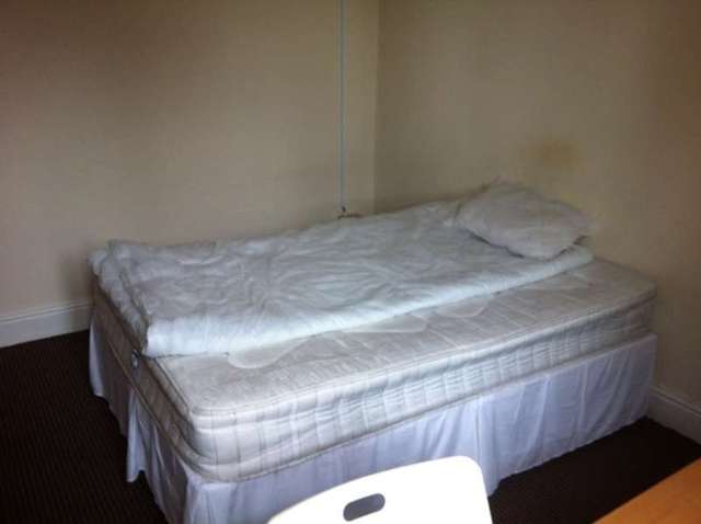  Image of 1 bedroom House Share to rent in Clarendon Road Manchester M16 at Clarendon Road  Whalley Range, M16 0EF