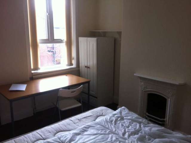  Image of 1 bedroom House Share to rent in Clarendon Road Manchester M16 at Clarendon Road  Whalley Range, M16 0EF