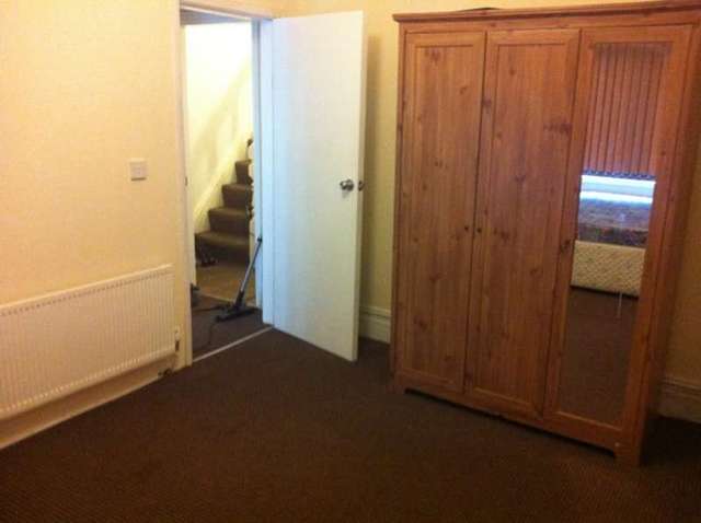  Image of 1 bedroom House Share to rent in Clarendon Road Manchester M16 at Clarendon Road  Whalley Range, M16 0EF