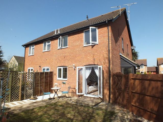  Image of 1 bedroom Semi-Detached house for sale in Dovecote Road Reading RG2 at Dovecote Road  Reading, RG2 8UJ