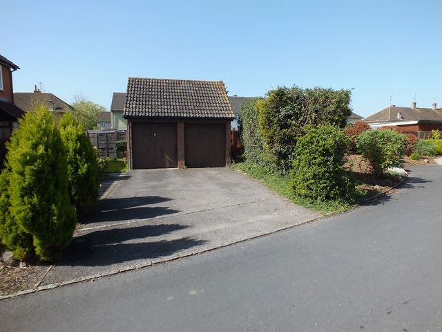  Image of 1 bedroom Semi-Detached house for sale in Dovecote Road Reading RG2 at Dovecote Road  Reading, RG2 8UJ