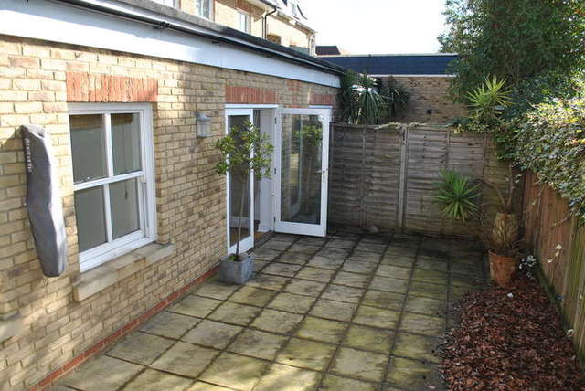  Image of 2 bedroom Ground Flat for sale in Walton Road East Molesey KT8 at Walton Road  East Molesey, KT8 0DS