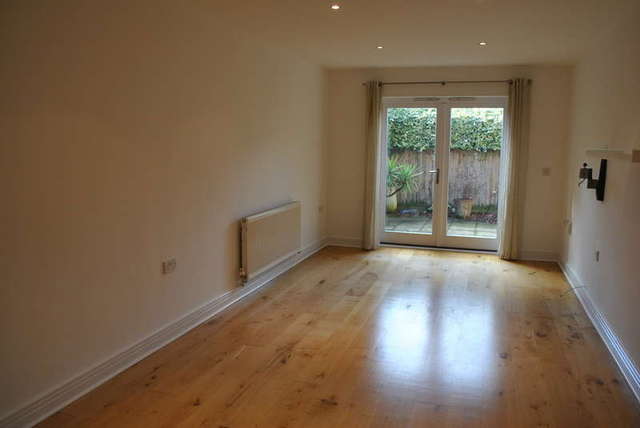  Image of 2 bedroom Ground Flat for sale in Walton Road East Molesey KT8 at Walton Road  East Molesey, KT8 0DS