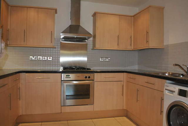  Image of 2 bedroom Ground Flat for sale in Walton Road East Molesey KT8 at Walton Road  East Molesey, KT8 0DS