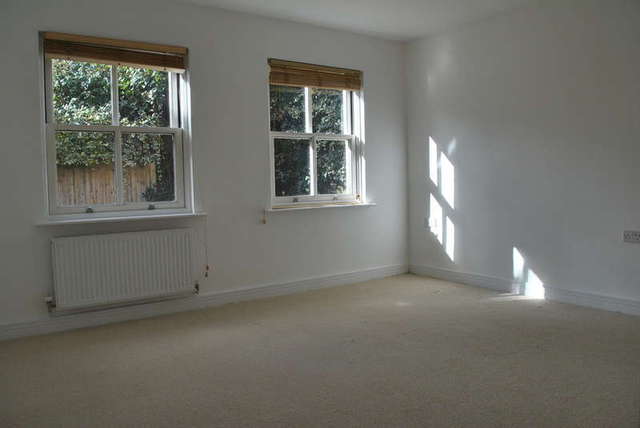  Image of 2 bedroom Ground Flat for sale in Walton Road East Molesey KT8 at Walton Road  East Molesey, KT8 0DS
