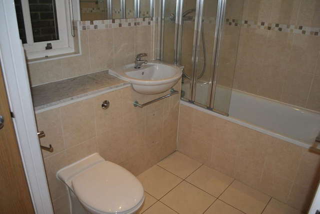  Image of 2 bedroom Ground Flat for sale in Walton Road East Molesey KT8 at Walton Road  East Molesey, KT8 0DS