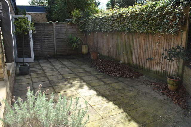  Image of 2 bedroom Ground Flat for sale in Walton Road East Molesey KT8 at Walton Road  East Molesey, KT8 0DS