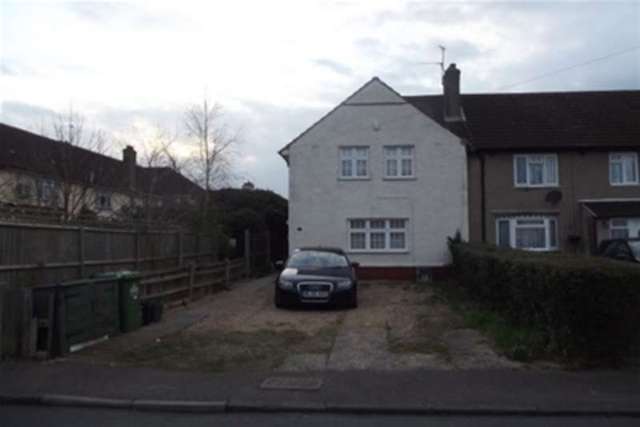  Image of 3 bedroom Terraced house to rent in Eastern Avenue Waltham Cross EN8 at Waltham Cross, EN8 7JD
