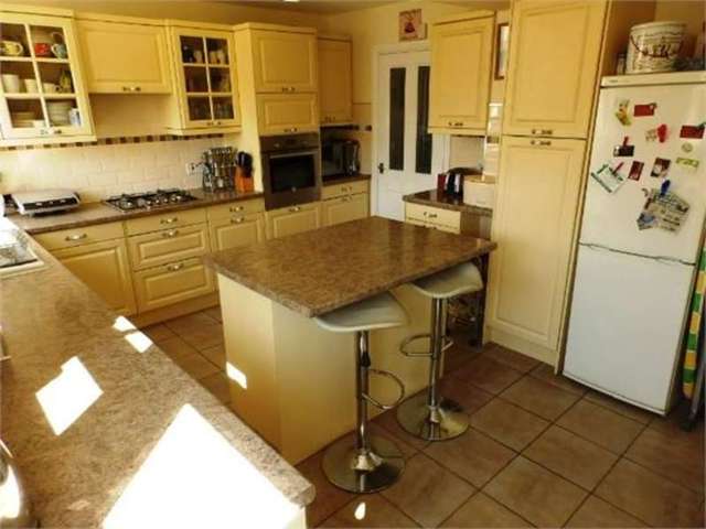  Image of 4 bedroom Semi-Detached house for sale in Elmsleigh Drive Leigh-on-Sea SS9 at Elmsleigh drive Leigh on sea Leigh-on-Sea, SS9 3DS