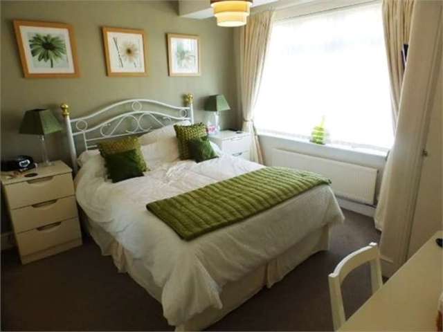  Image of 4 bedroom Semi-Detached house for sale in Elmsleigh Drive Leigh-on-Sea SS9 at Elmsleigh drive Leigh on sea Leigh-on-Sea, SS9 3DS