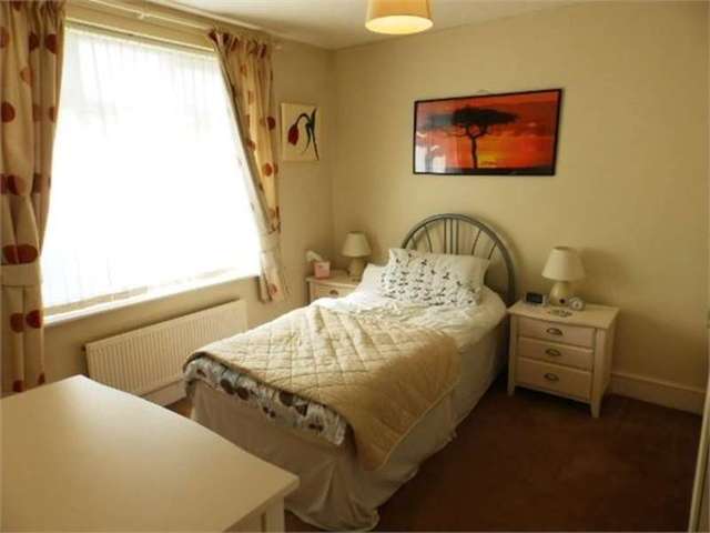  Image of 4 bedroom Semi-Detached house for sale in Elmsleigh Drive Leigh-on-Sea SS9 at Elmsleigh drive Leigh on sea Leigh-on-Sea, SS9 3DS