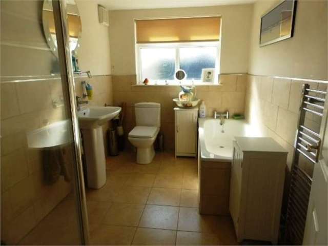 Image of 4 bedroom Semi-Detached house for sale in Elmsleigh Drive Leigh-on-Sea SS9 at Elmsleigh drive Leigh on sea Leigh-on-Sea, SS9 3DS