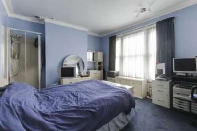  Image of 4 bedroom Terraced house for sale in Elvendon Road London N13 at Elvendon Road  London, N13 4SJ