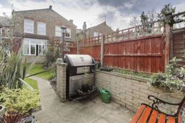  Image of 4 bedroom Terraced house for sale in Elvendon Road London N13 at Elvendon Road  London, N13 4SJ
