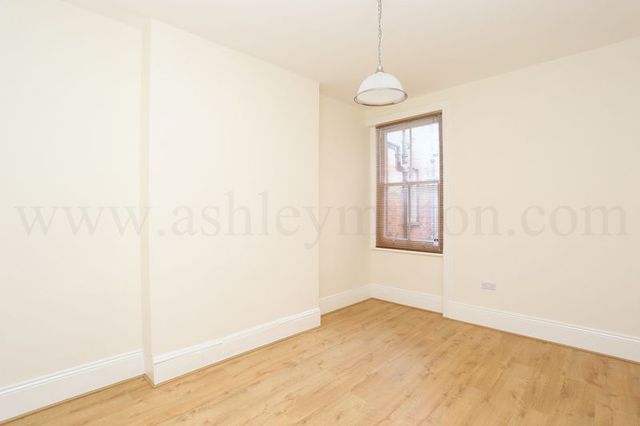  Image of 2 bedroom Flat to rent in Essendine Road London W9 at Essendine Road Array Maida Vale, W9 2LY