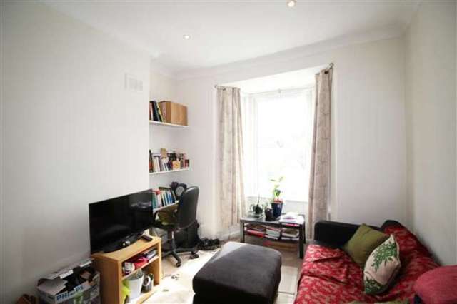  Image of 2 bedroom Flat to rent in Evelina Road London SE15 at Nunhead, SE15 2DX