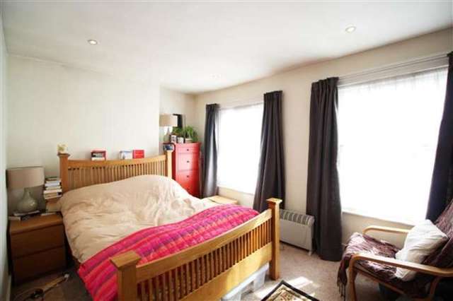  Image of 2 bedroom Flat to rent in Evelina Road London SE15 at Nunhead, SE15 2DX