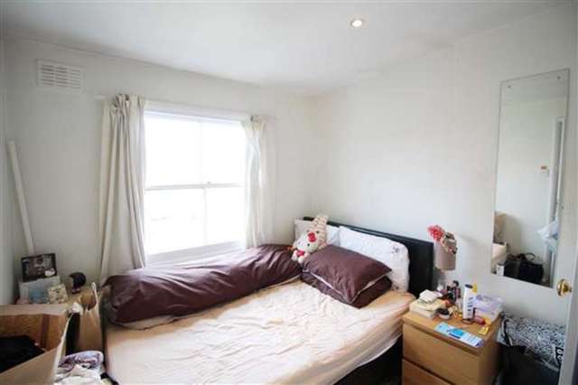  Image of 2 bedroom Flat to rent in Evelina Road London SE15 at Nunhead, SE15 2DX