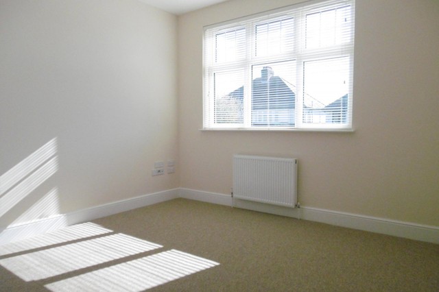  Image of 2 bedroom Ground Flat to rent in Mansfield Road Parkstone Poole BH14 at 26 Mansfield Road Parkstone Poole, BH14 0DG