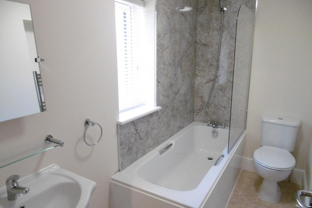  Image of 2 bedroom Ground Flat to rent in Mansfield Road Parkstone Poole BH14 at 26 Mansfield Road Parkstone Poole, BH14 0DG