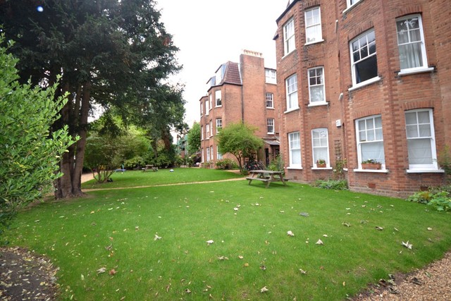  Image of 3 bedroom Property to rent in Fortis Green Road London N10 at Muswell Hill, N10 3HP