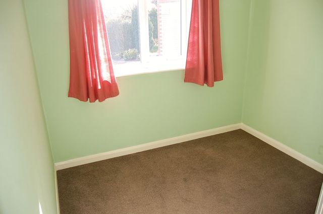  Image of 2 bedroom Detached house for sale in Fulford Crescent New Holland Barrow-upon-Humber DN19 at Fulford Crescent New Holland New Holland, DN19 7BH