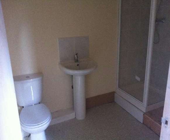  Image of 1 bedroom House Share to rent in Hamilton Road Longsight Manchester M13 at Hamilton Road  Longsight, M13 0PB