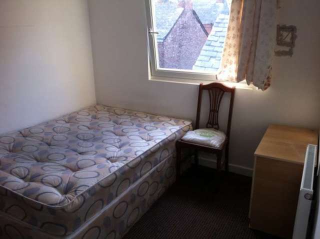 Image of 1 bedroom House Share to rent in Hamilton Road Longsight Manchester M13 at Hamilton Road  Longsight, M13 0PB