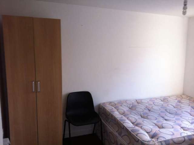  Image of 1 bedroom House Share to rent in Hamilton Road Longsight Manchester M13 at Hamilton Road  Longsight, M13 0PB