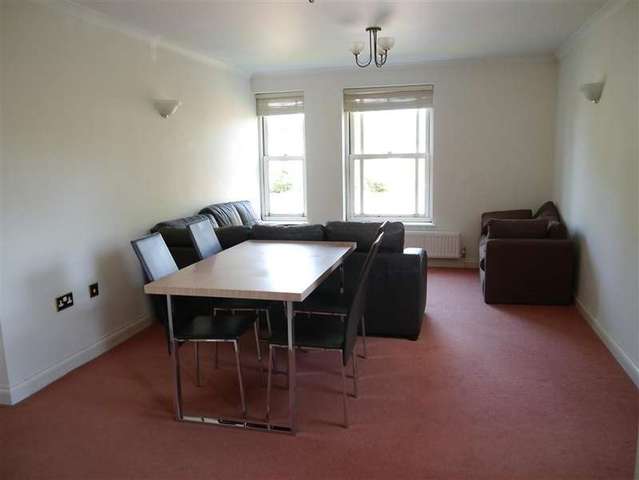  Image of 2 bedroom Flat to rent in Westcote Road Reading RG30 at Westcote Road  Reading, RG30 2HD