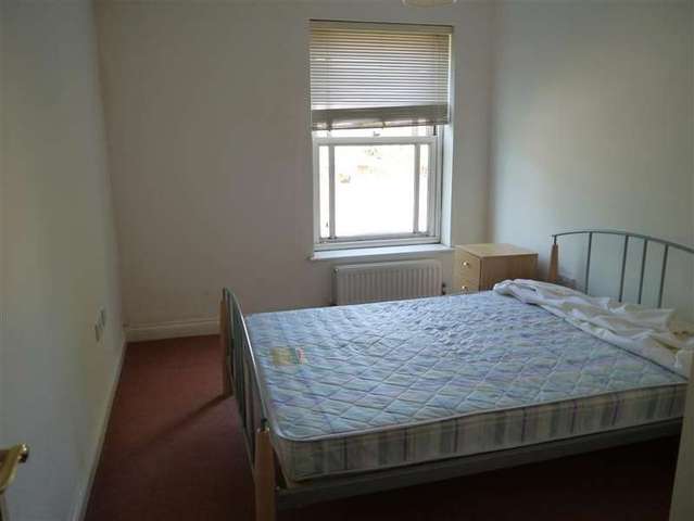  Image of 2 bedroom Flat to rent in Westcote Road Reading RG30 at Westcote Road  Reading, RG30 2HD