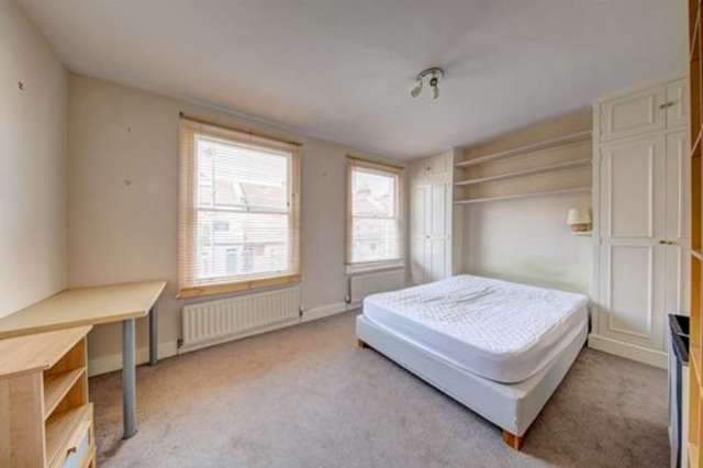  Image of 4 bedroom Detached house to rent in Gastein Road London W6 at London, W6 8LU
