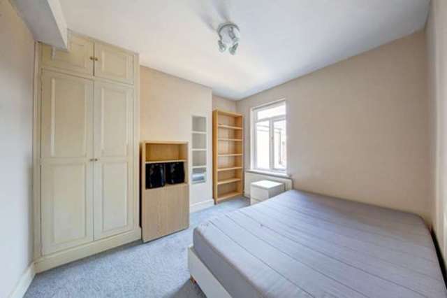  Image of 4 bedroom Detached house to rent in Gastein Road London W6 at London, W6 8LU