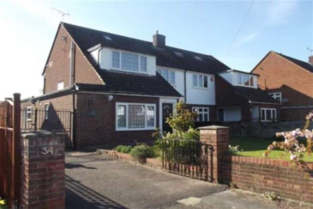  Image of 5 bedroom Detached house to rent in Goffs Crescent Goffs Oak Waltham Cross EN7 at Waltham Cross, EN7 5JR
