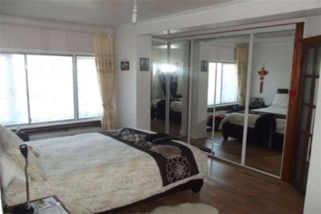  Image of 5 bedroom Detached house to rent in Goffs Crescent Goffs Oak Waltham Cross EN7 at Waltham Cross, EN7 5JR