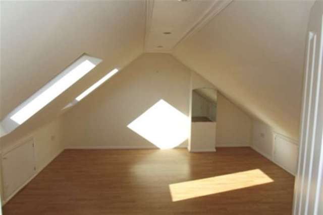  Image of 5 bedroom Detached house to rent in Goffs Crescent Goffs Oak Waltham Cross EN7 at Waltham Cross, EN7 5JR