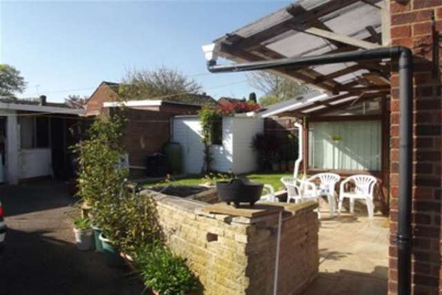  Image of 5 bedroom Detached house to rent in Goffs Crescent Goffs Oak Waltham Cross EN7 at Waltham Cross, EN7 5JR