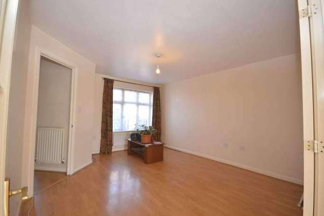 Image of 3 bedroom End of Terrace to rent in Greenhaven Drive London SE28 at Greenhaven Drive Thamesmead London, SE28 8FY