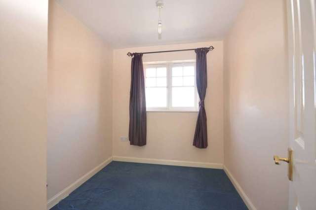  Image of 3 bedroom End of Terrace to rent in Greenhaven Drive London SE28 at Greenhaven Drive Thamesmead London, SE28 8FY