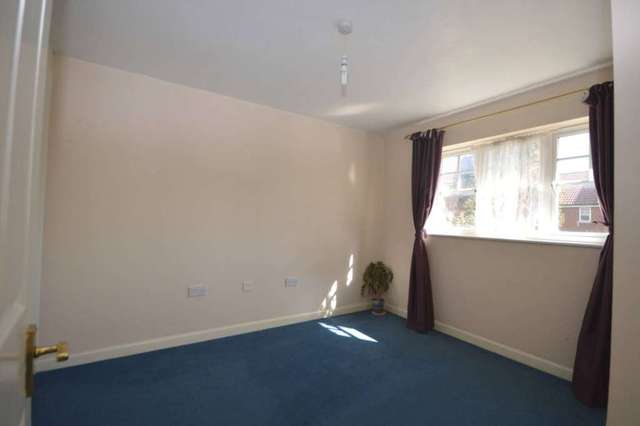  Image of 3 bedroom End of Terrace to rent in Greenhaven Drive London SE28 at Greenhaven Drive Thamesmead London, SE28 8FY