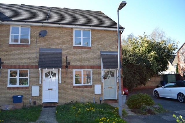  Image of 2 bedroom Terraced house to rent in Hampstead Gardens Chadwell Heath Romford RM6 at Hampstand Gardens  Chadwell Heath, RM6 4FE
