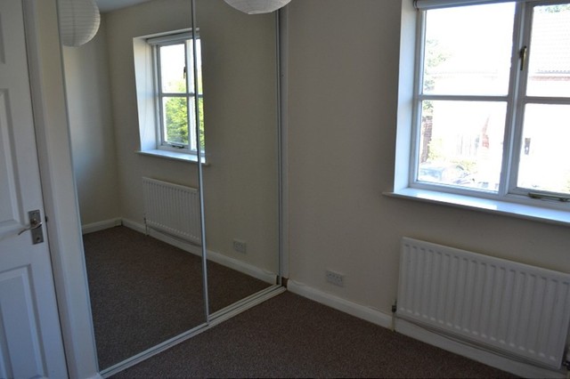  Image of 2 bedroom Terraced house to rent in Hampstead Gardens Chadwell Heath Romford RM6 at Hampstand Gardens  Chadwell Heath, RM6 4FE