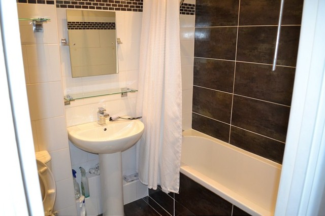  Image of 2 bedroom Terraced house to rent in Hampstead Gardens Chadwell Heath Romford RM6 at Hampstand Gardens  Chadwell Heath, RM6 4FE