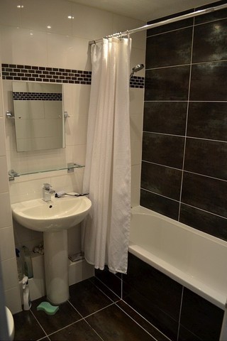  Image of 2 bedroom Terraced house to rent in Hampstead Gardens Chadwell Heath Romford RM6 at Hampstand Gardens  Chadwell Heath, RM6 4FE