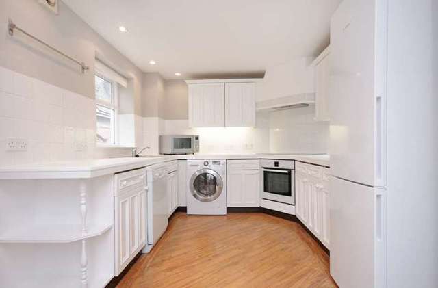  Image of 4 bedroom Apartment to rent in Fitzjohns Avenue London NW3 at Fitzjohn`s Avenue Hampstead London, NW3 6PH