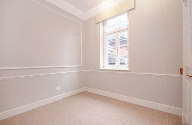  Image of 4 bedroom Apartment to rent in Fitzjohns Avenue London NW3 at Fitzjohn`s Avenue Hampstead London, NW3 6PH