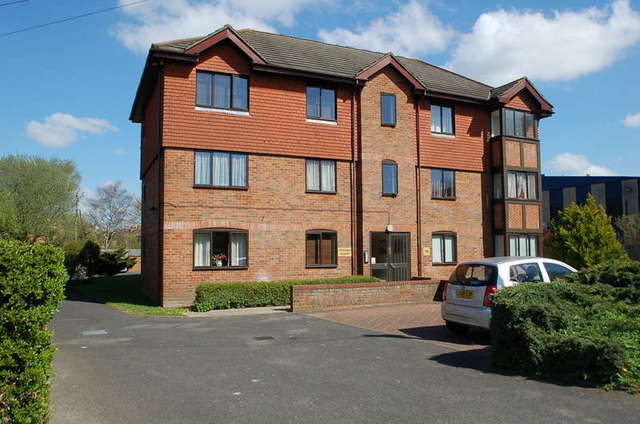  Image of 1 bedroom Property for sale in Oldfield Road Hampton TW12 at Oldfield Road  Hampton, TW12 2HS