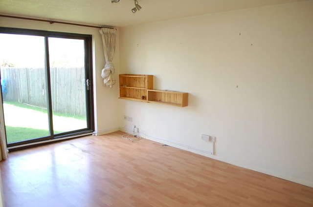  Image of 1 bedroom Property for sale in Oldfield Road Hampton TW12 at Oldfield Road  Hampton, TW12 2HS