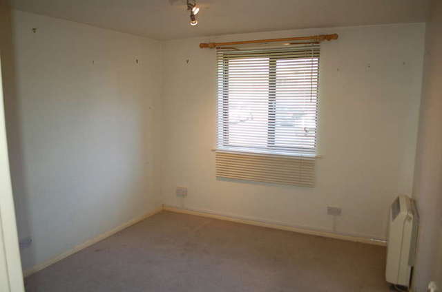  Image of 1 bedroom Property for sale in Oldfield Road Hampton TW12 at Oldfield Road  Hampton, TW12 2HS